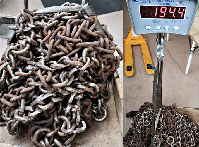Käytetyt ketjut 16.9 x 30 renkaille. Ketjujen paino n 180 kg. Pitolenkit kierretyt 4-kanttiset. Hinta 400 euroa (ei verollinen) rahtikuluineen.